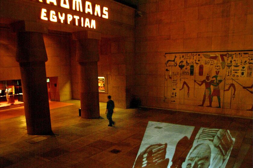 Sid Grauman first opened the Egyptian Theatre in 1922 at a time when an Egyptian craze was sweeping the nation following the discovery of King Tutankhamenâs tomb.