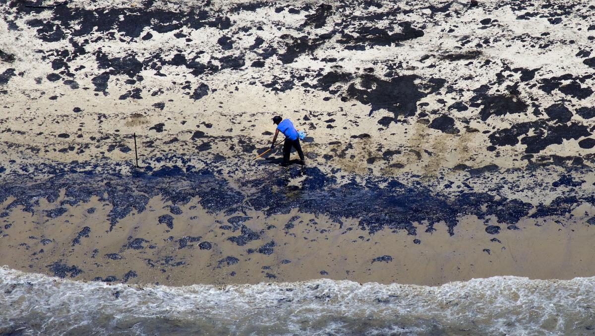 SANTA BARBARA, CALIF. -- WEDNESDAY, MAY 20, 2015: Oil spill cleanup and containment effort continues on the shore near Refugio State Beach in Santa Barbara, Calif., on May 20, 2015. (Brian van der Brug / Los Angeles Times)