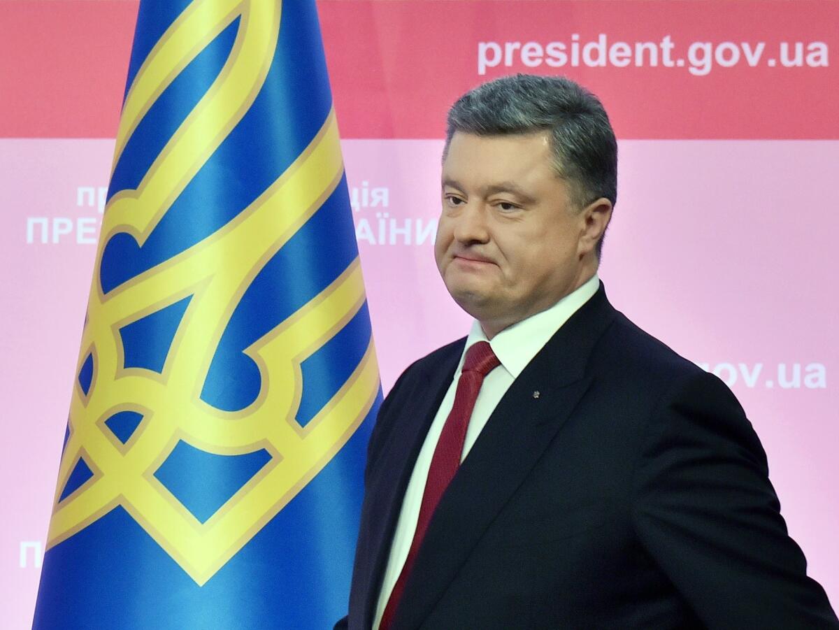 Ukrainian President Petro Poroshenko told reporters at a news conference in Kiev on Monday that Ukraine can neither afford nor win a confrontation with Russia's armed forces.