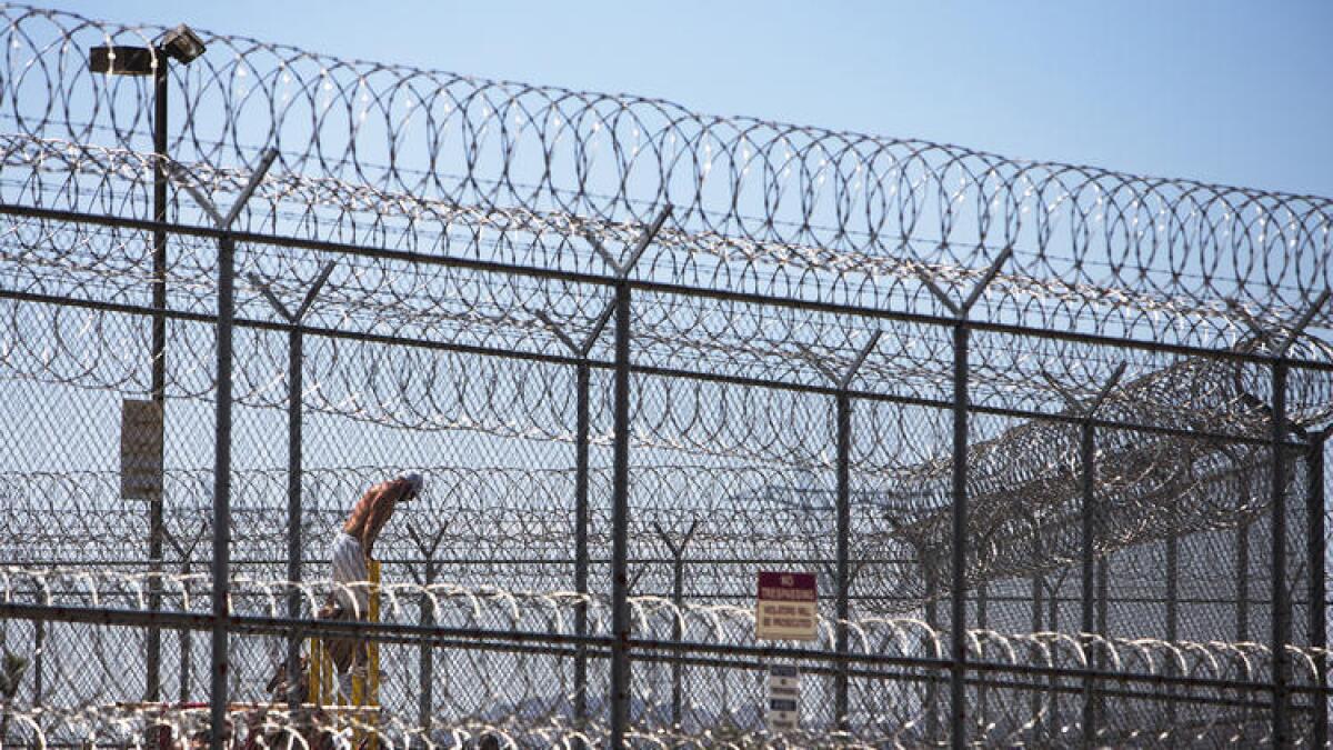 El patio del entrenamiento en el centro de detención de Adelanto. Las autoridades federales de inmigración han descartado sus planes para mover a los detenidos transexuales femeninos a las instalaciones.
