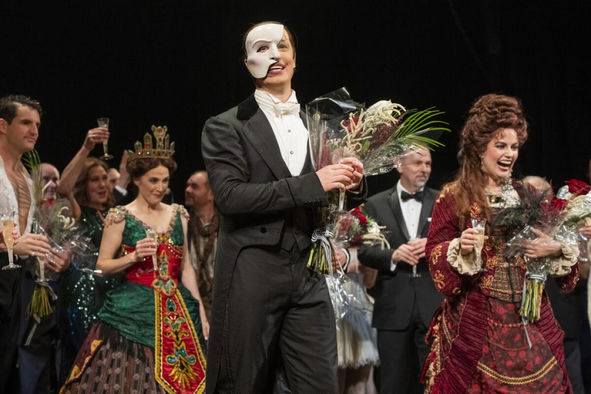 El elenco del musical "The Phantom of the Opera" 