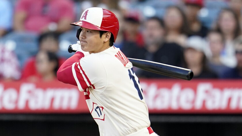 エンジェルスの大谷翔平は、火曜日にオークランドアスレティクスを相手に打球している。
