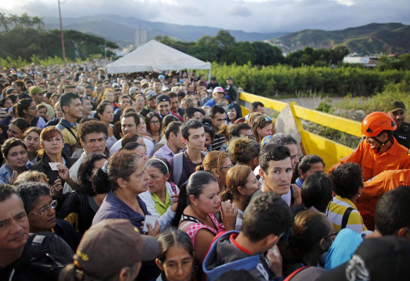 Venezuelans crossing border for supplies