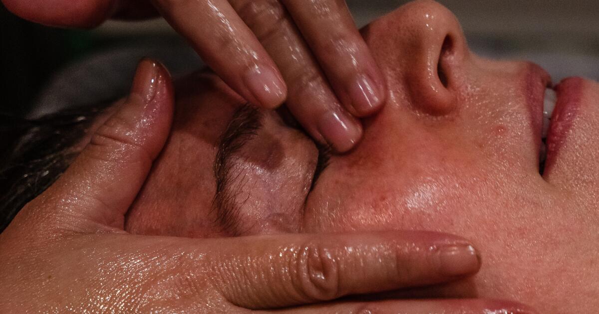 Do your eyes hurt reading this headline? An 'Eyeball Care' massage can help
