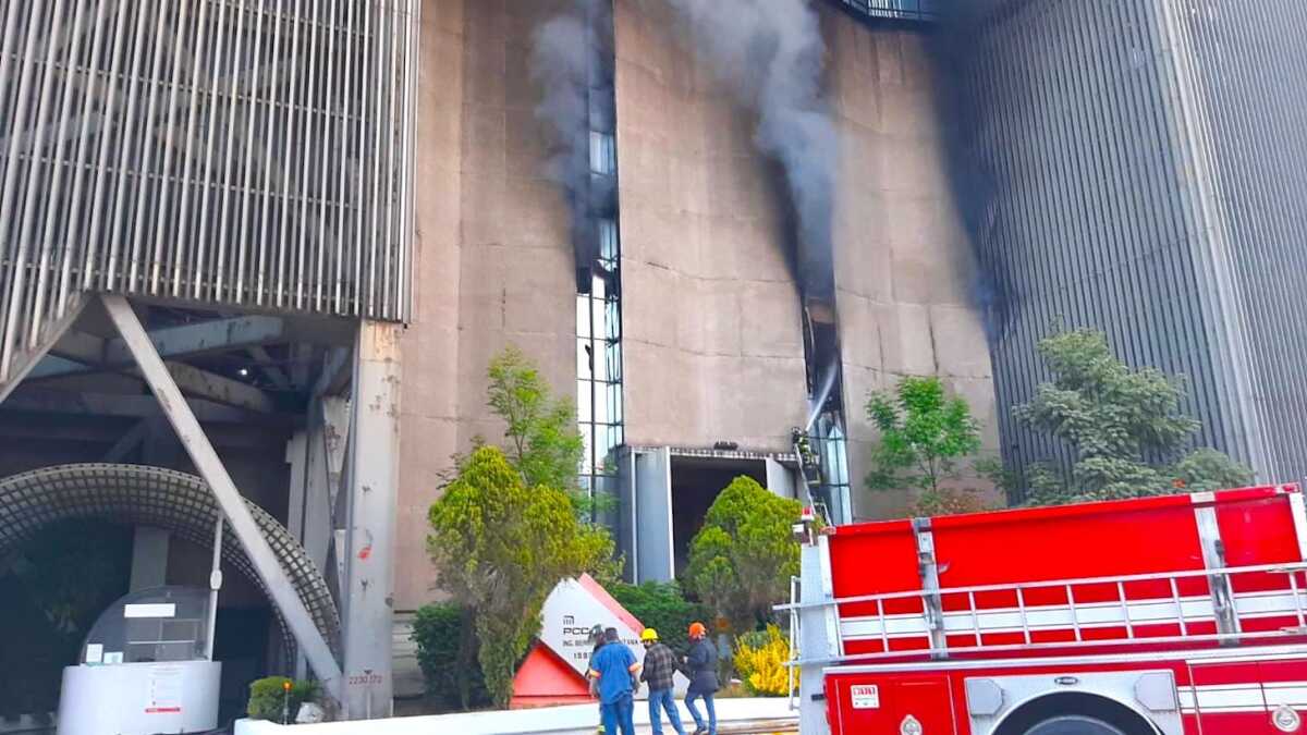 El incendio se registró en el centro de control del Metro de Ciudad de México.