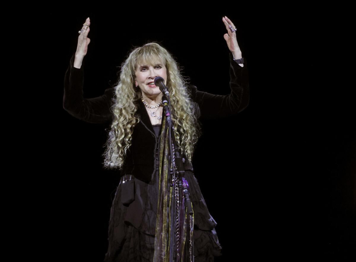Review Stevie Nicks spun an expertly calibrated musical web at her San
