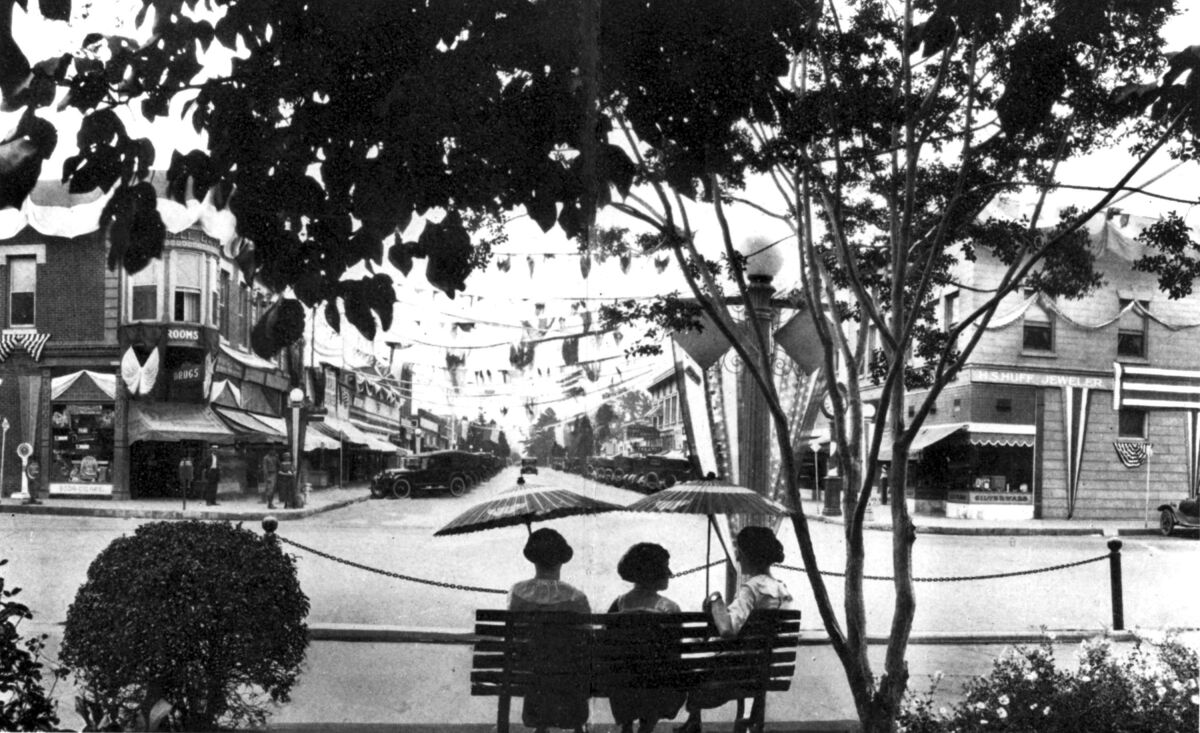 Plaza Park in the city of Orange