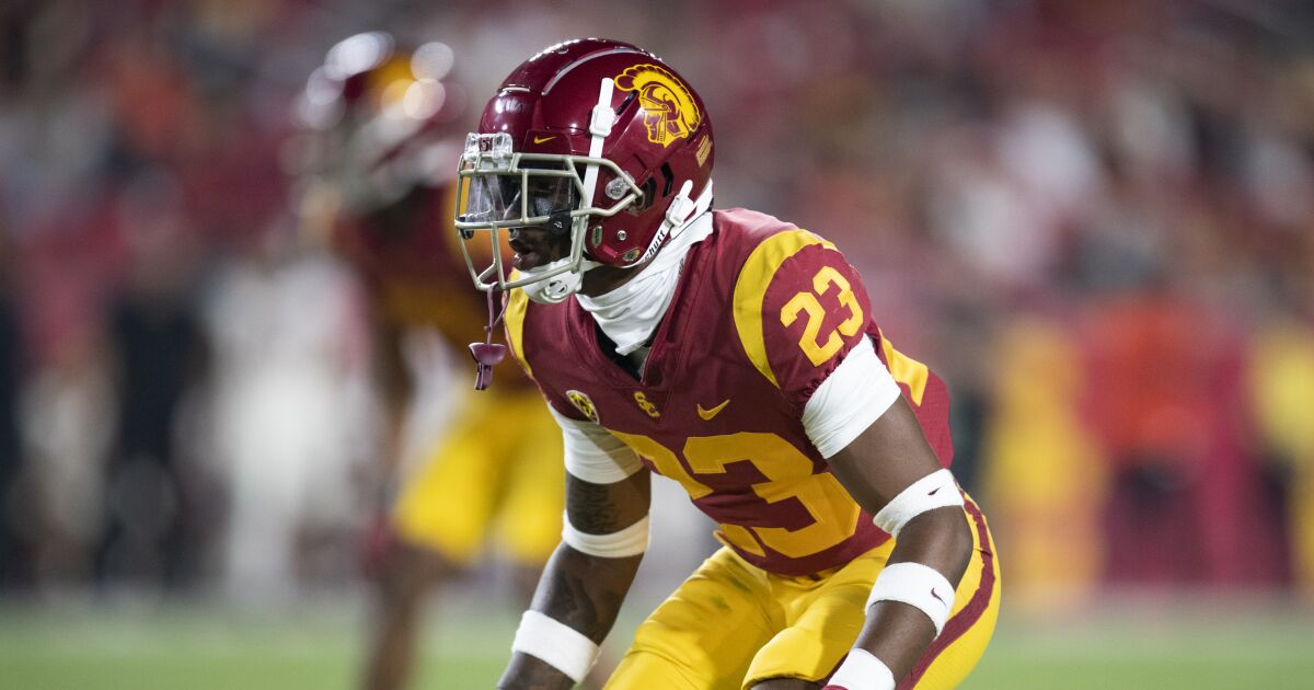 Former USC football player arrested, accused of raping three women