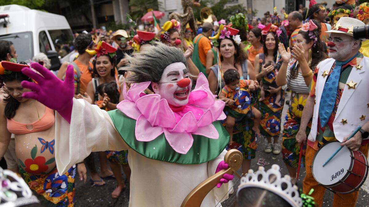 Carnival parade tells story of Brazilian folk saint and spurs