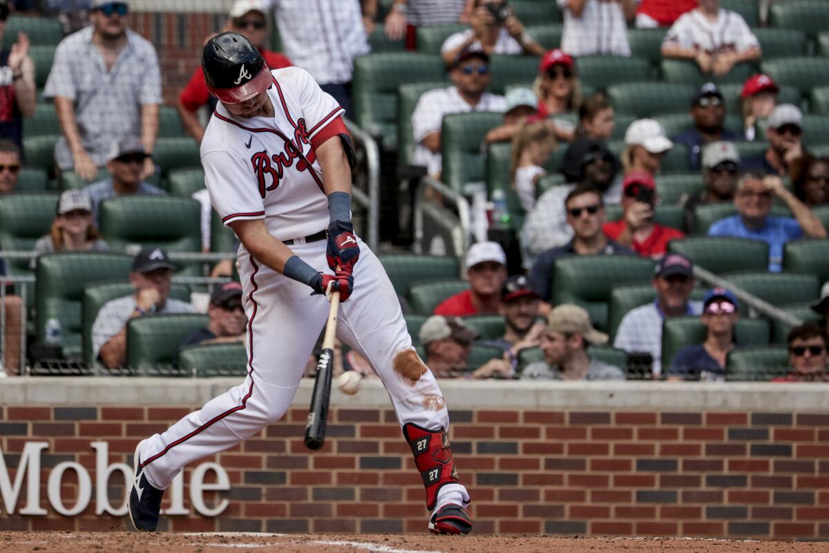 Braves' Chipper Jones helping Austin Riley