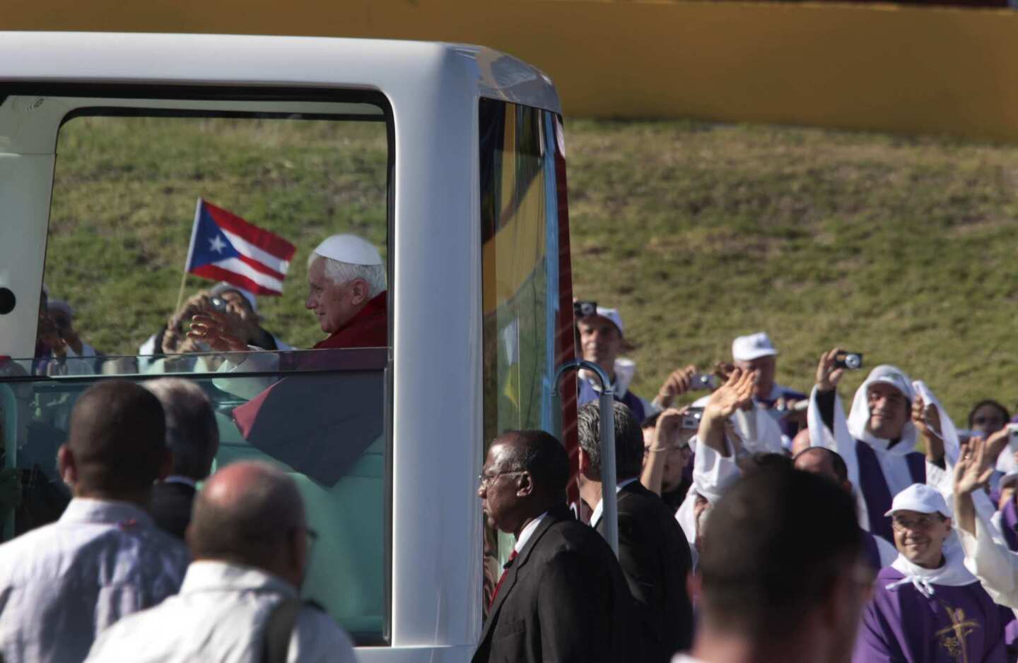 Pope Benedict XVI visit to Cuba draws thousands