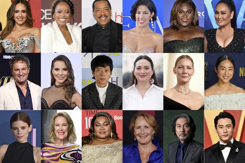 Esta combinación de fotografías muestra a los actores, fila superior de izquierda a derecha, Jessica Alba, Ericka Alexander, Obba Babatunde, Stephanie Beatriz, Danielle Brooks y Tia Carrere, segunda fila de izquierda a derecha, Jason Clarke, Kate Del Castillo, Gang Dong-won, Lily Gladstone, Sandra Huller y Greta Lee, y en la fila inferior, de izquierda a derecha, Kate Mara, Catherine O'Hara, Da'Vine Joy Randolph, Fiona Shaw, Koji Yakusho y Teo Yoo, quienes se encuentran entre los artistas invitados a unirse a la Academia de Artes Cinematográficas y Ciencias. (Foto AP)