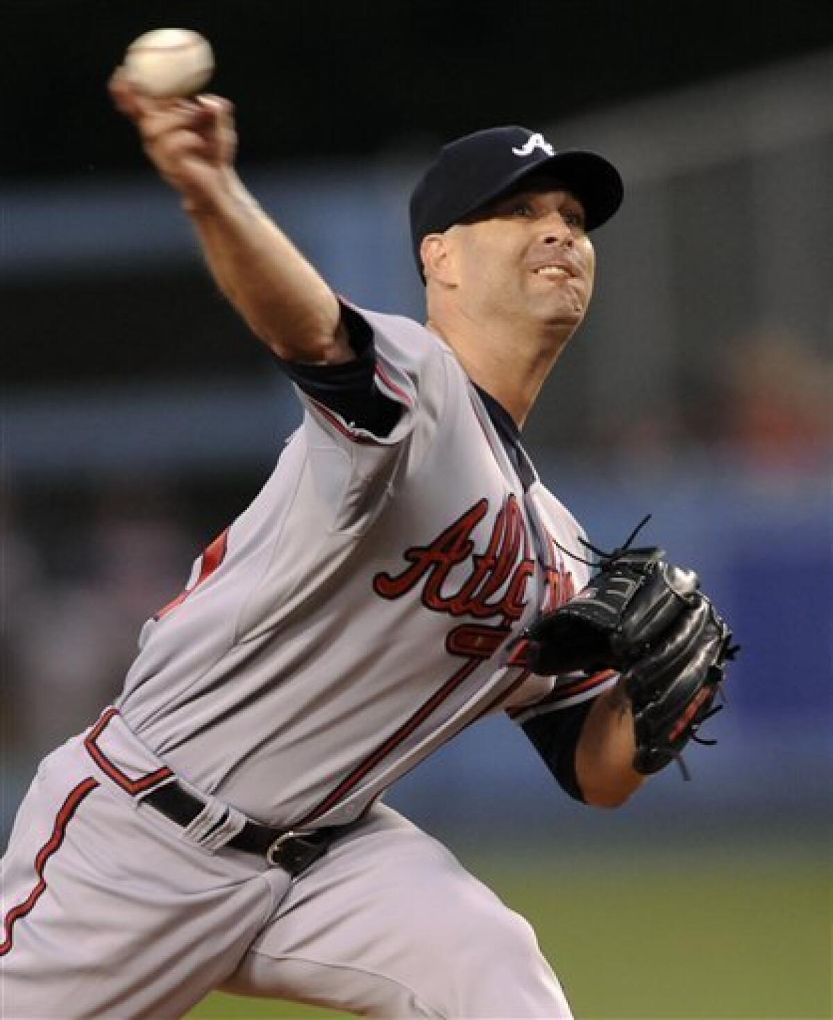 Tim Hudson helps Braves bounce back