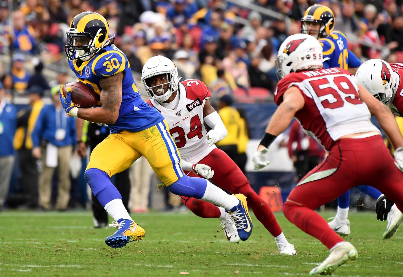 Rams running back Todd Gurley sprints past Arizona Cardinals safety Jalen Thompson (34) and linebacker Joe Walker