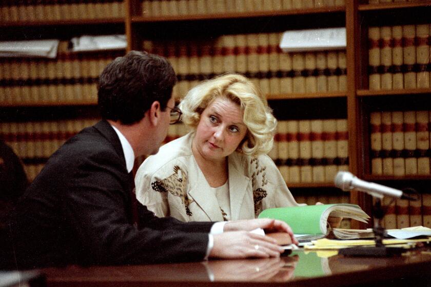 March 19, 1990_San Diego, CA._Preliminary hearing for ELISABETH (BETTY) BRODERICK. Defense attorney JACK EARLEY (left) with his client ELISABETH BRODERICK._San Diego Union-Tribune photography by HOWARD LIPIN