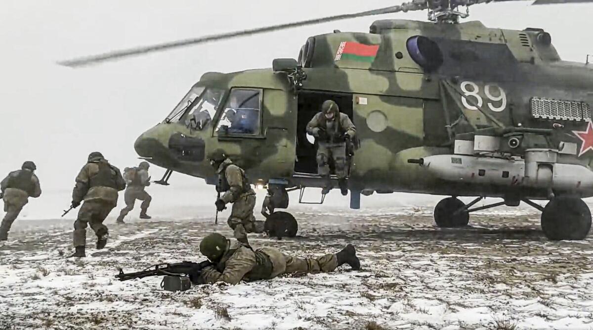 Russian and Belarusian soldiers taking part in joint drills