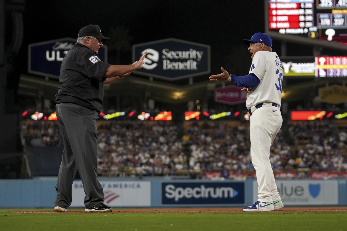 Dave Roberts argues with the umpire before being ejected during the sixth inning.