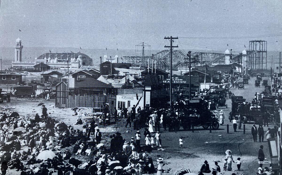 A view south on Abbott Street toward Wonderland on a busy day in Ocean Beach in 1913.