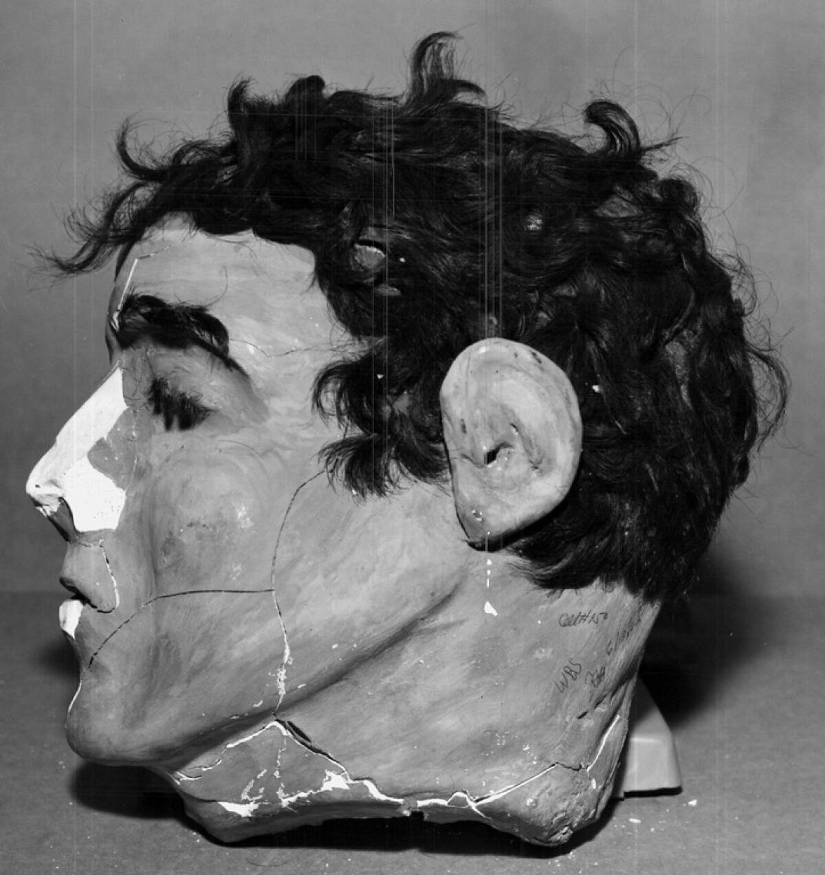 Profile of the dummy head found in Frank  Morris’ cell. 