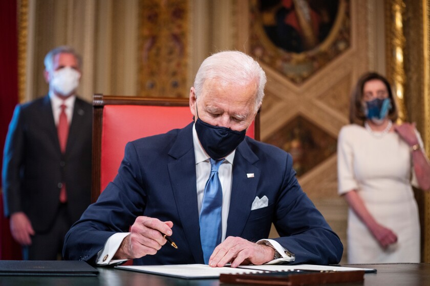 Biden firma una orden ejecutiva para evitar la salida de EUA de la OMS -  San Diego Union-Tribune en Español