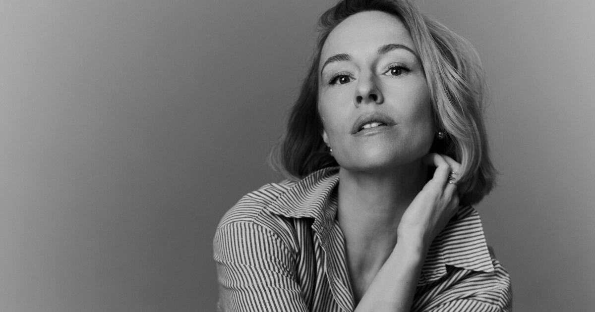 Sarah Goldberg didn't want to be 'the girl next door.' So she charted a tougher path