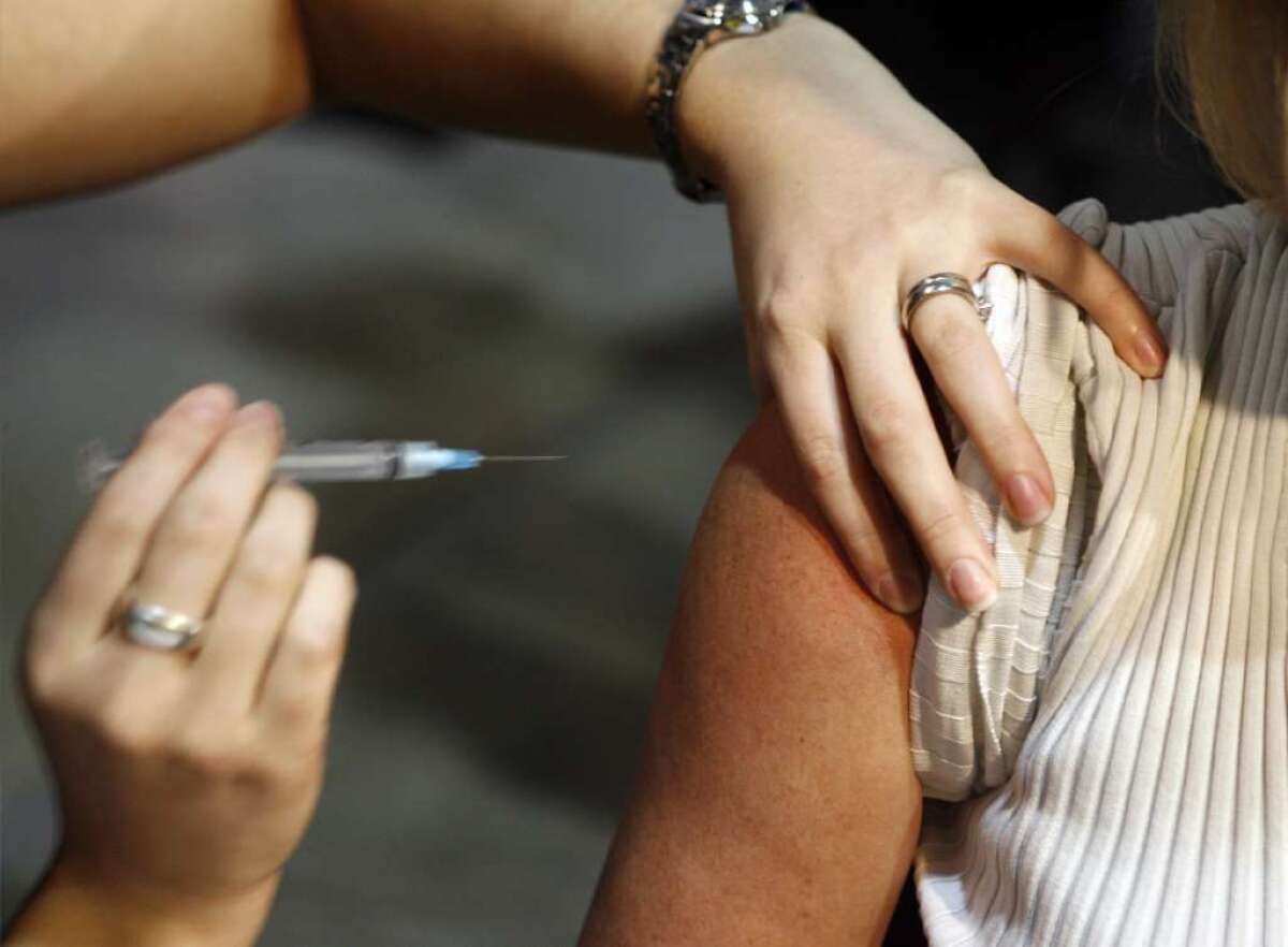 El año pasado, se administraron 2.170 vacunas gratuitas contra la gripe en el condado.