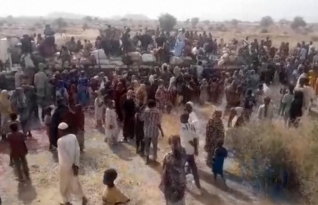 Attacks on famine-hit camps in Sudan's Darfur kill 100 - Los Angeles Times