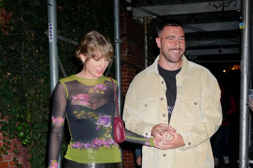 Taylor Swift and Travis Kelce have dinner at Waverly Inn