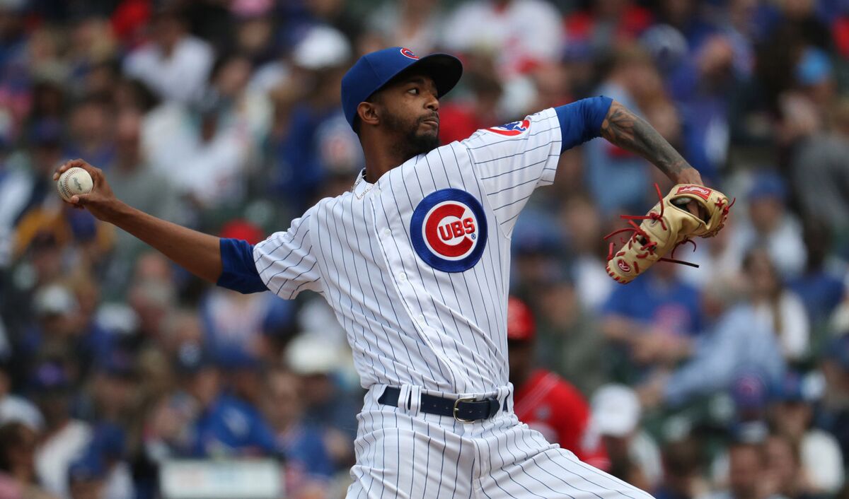 Chicago Cubs relief pitcher Carl Edwards Jr. delivers to the Cincinnati Reds in the sixth inning on Sunday, May 26, 2019 at Wrigley Field in Chicago, Ill.