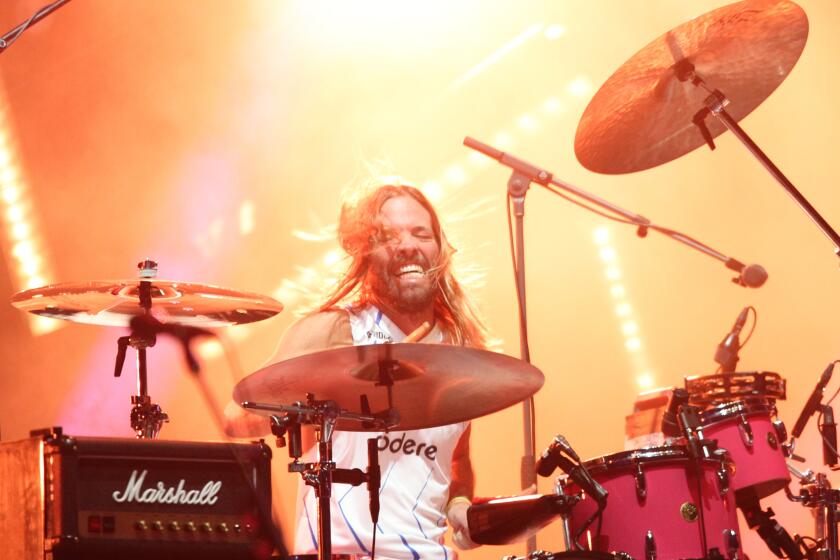 MONTERREY, MEXICO - NOVEMBER 12: Taylor Hawkins, drummer of Foo Fighters performing as part of the Festival 'PA'L NORTE 2021' Day 1 at Parque Fundidora on November 12, 2021 in Monterrey, Mexico. (Photo by Medios y Media/Getty Images)