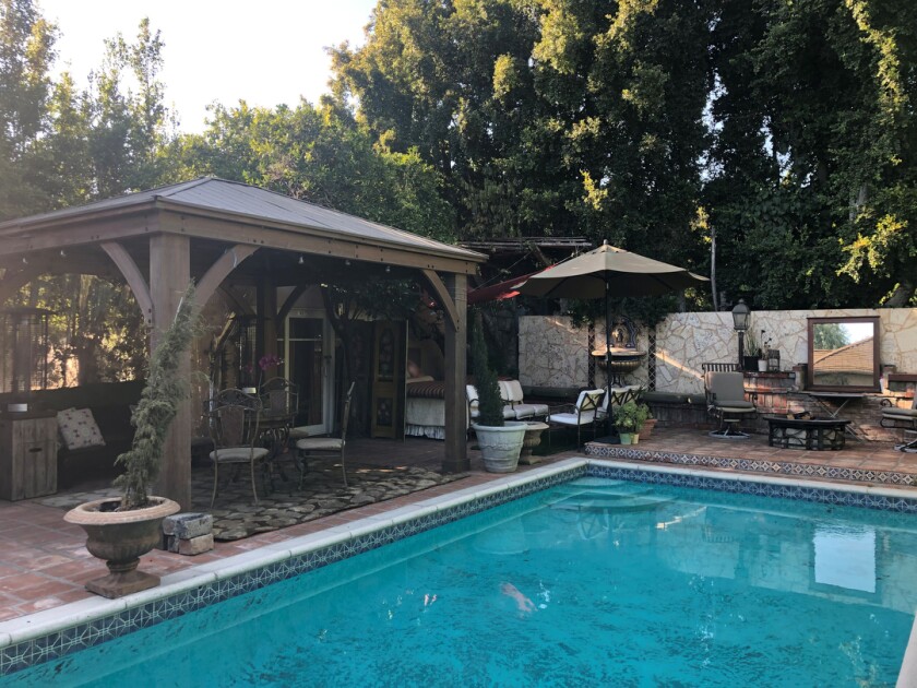 A Los Angeles area pool recently listed on the Swimply site.
