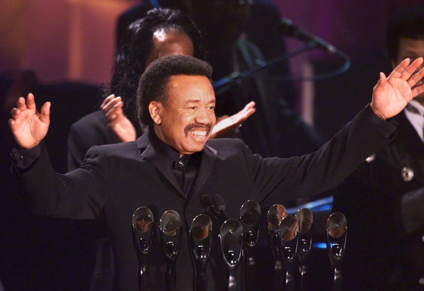 Maurice White acknowledges applause as Earth, Wind & Fire is inducted into the Rock and Roll Hall of Fame on March 6, 2000.