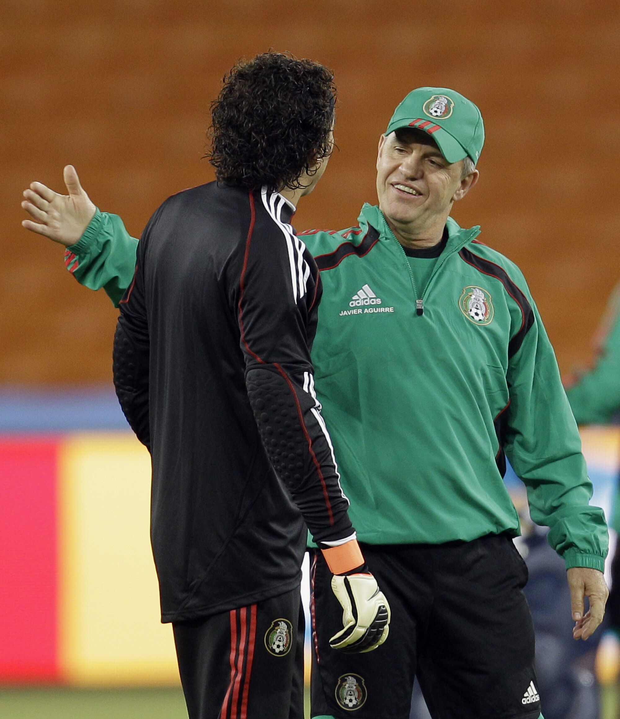 Mexico's coach Javier Aguirre, right, talks with goal 