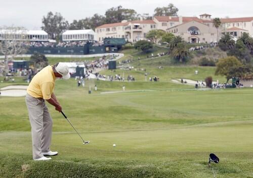 Fred Couples putting