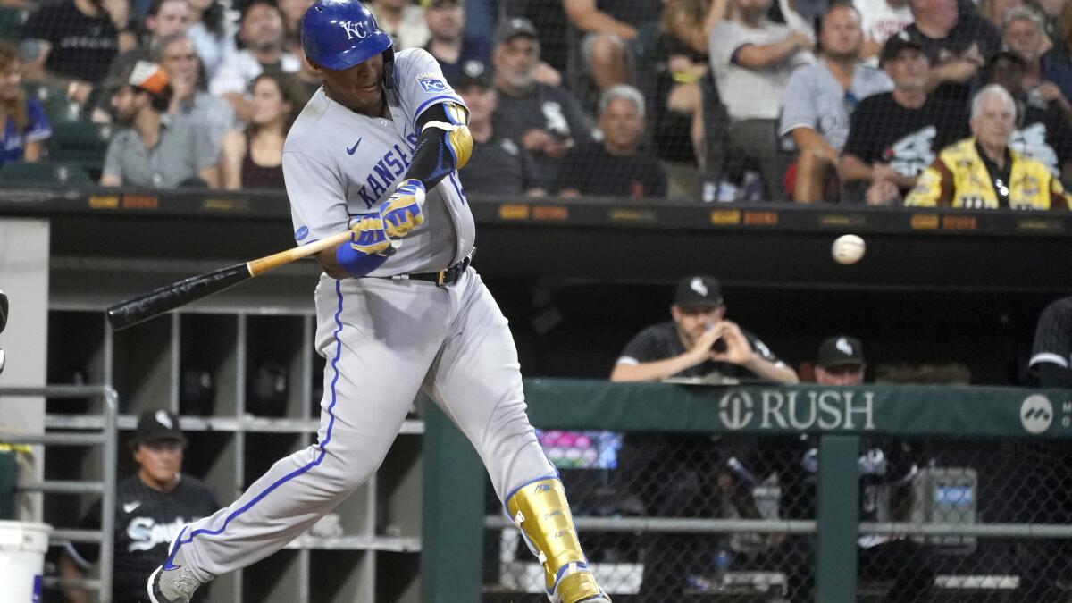 White Sox have 'discussed' acquiring Salvador Perez and Whit Merrifield:  reports – NBC Sports Chicago