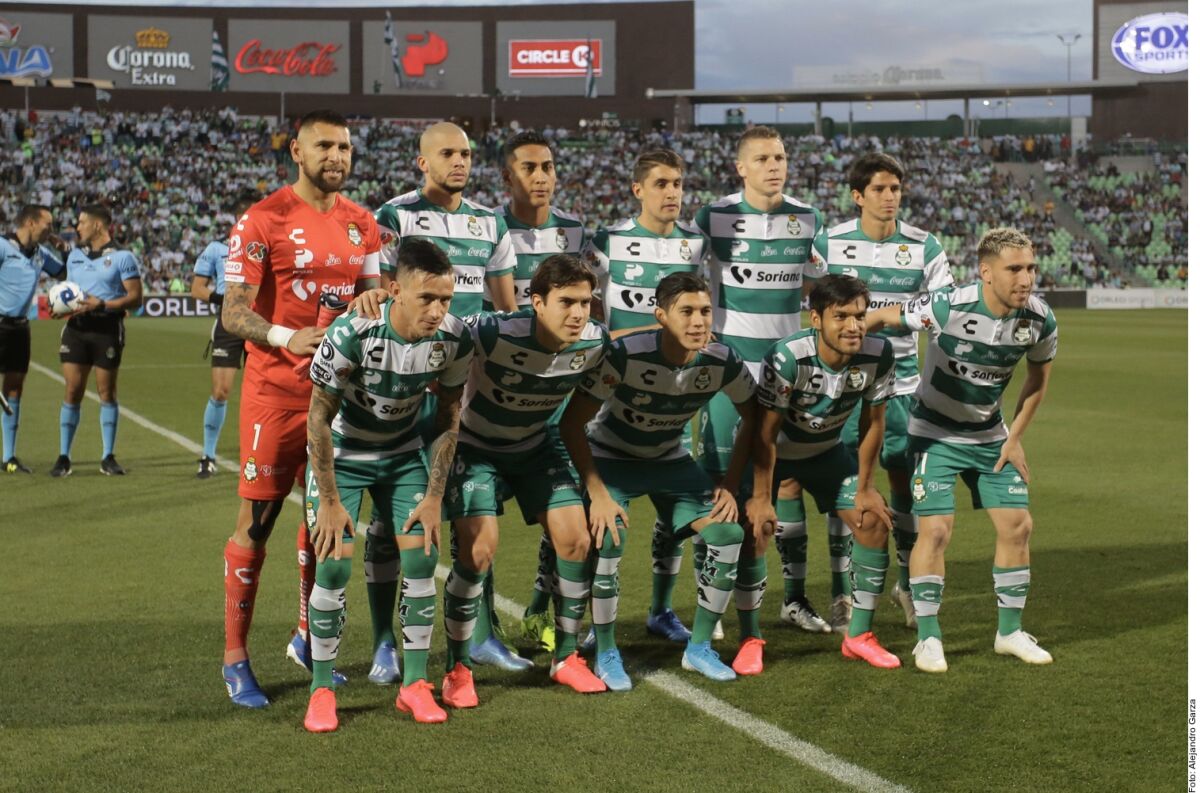 Dan positivo a COVID-19 ocho jugadores en Santos - Los Angeles Times