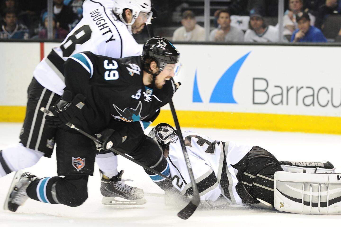Kings continue surge with Stadium Series win over Sharks 