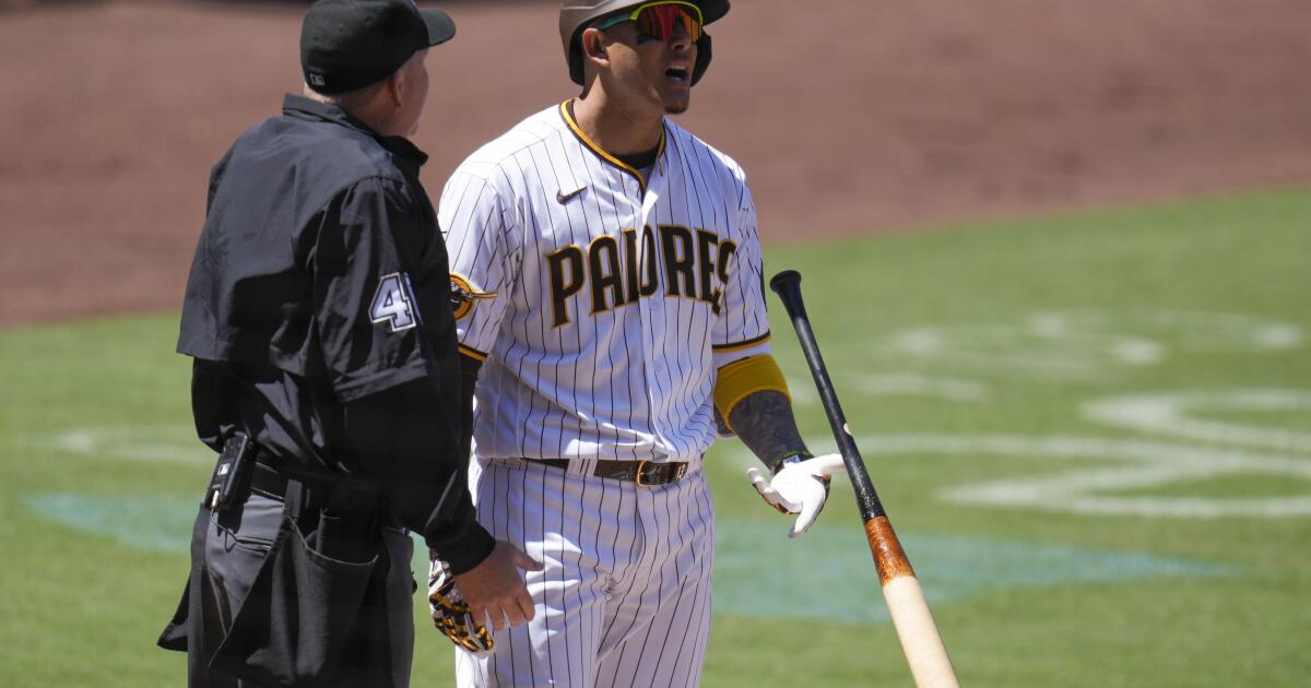 Manny Machado draws first pitch clock violation in first inning of Padres'  first Cactus League game - The Boston Globe