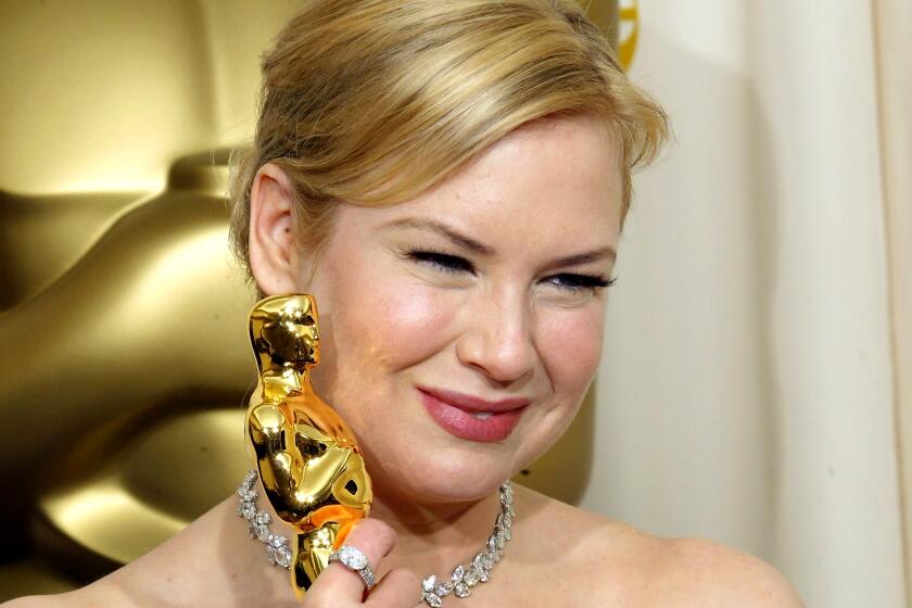 Renee Zellweger poses with her Oscar for Best Supporting Actress during the 76th Annual Academy Awards on February 29, 2004