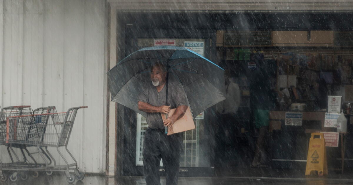 Coverage image for: Lala weakens to tropical storm, but rain and winds batter Hawaii