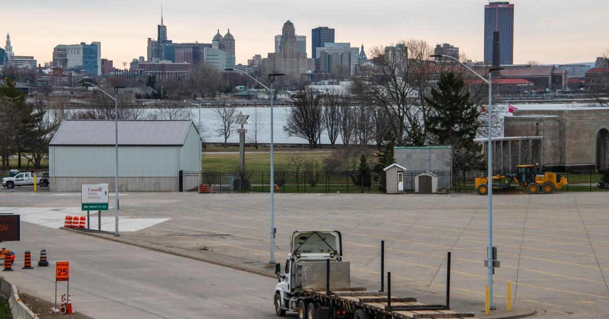 Trump pesou pessoalmente o abandono do acordo comercial USMCA que ele assinou