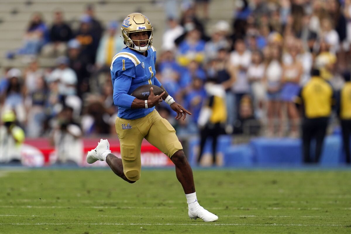 UCLA quarterback Dorian Thompson-Robinson runs against Oregon 