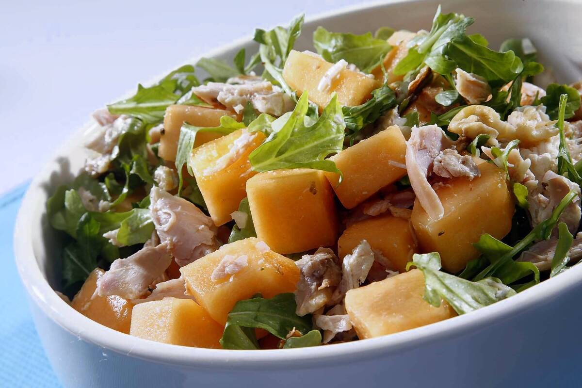 Smoked chicken and cantaloupe balance each other well in this salad. The finishing touch is cracked pepper. Recipe: Smoked chicken and cantaloupe salad