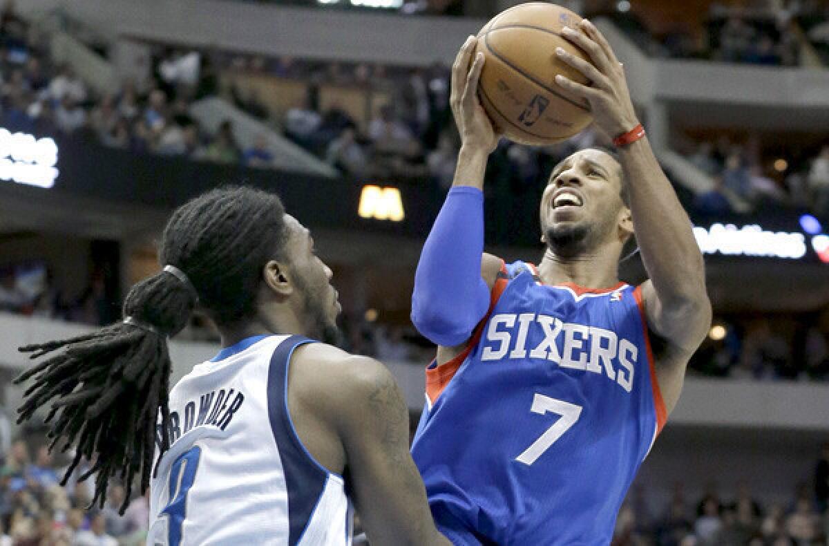 Darius Morris, while playing with the 76ers, drives to the basket against Mavericks forward Jae Crowder.