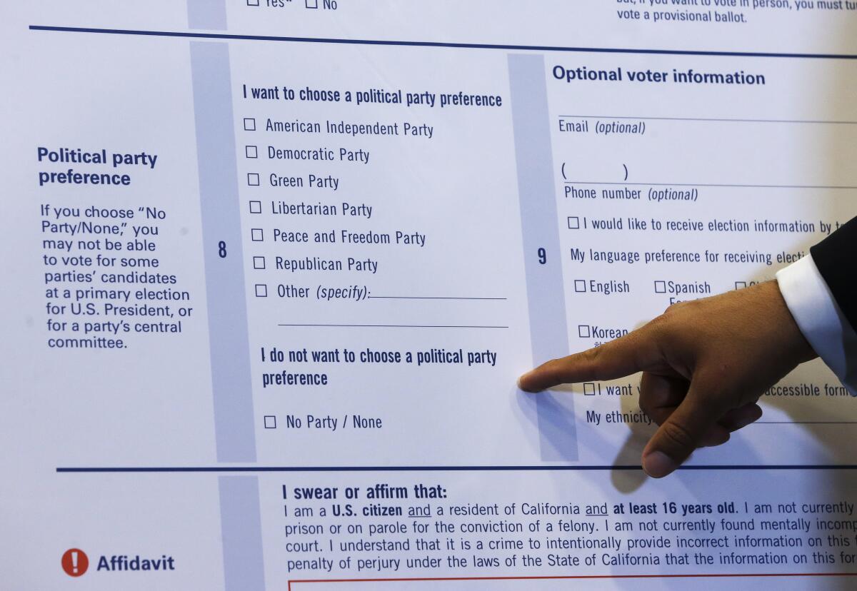 On an enlarged voter registration form, the box to check for "no party preference" is pointed out. 