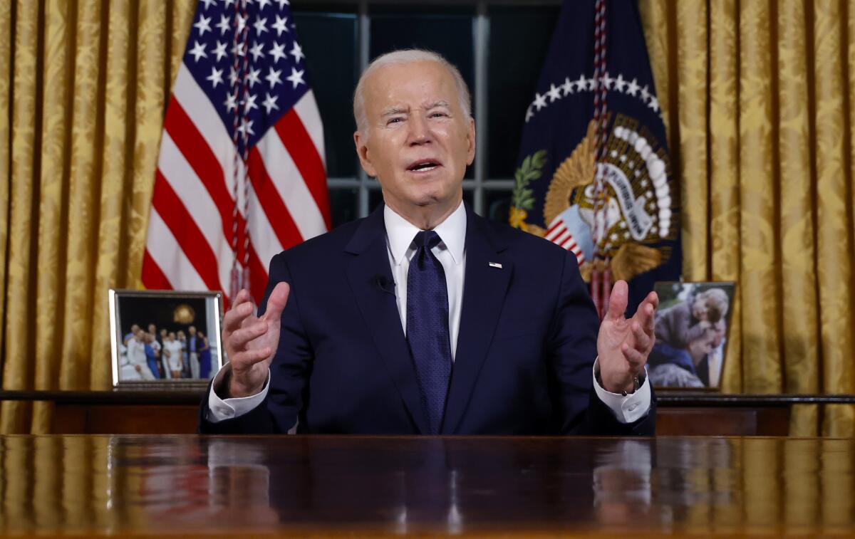 El presidente Joe Biden habla desde la Oficina Oval de la Casa Blanca, Washington, 19 de octubre de 2023.