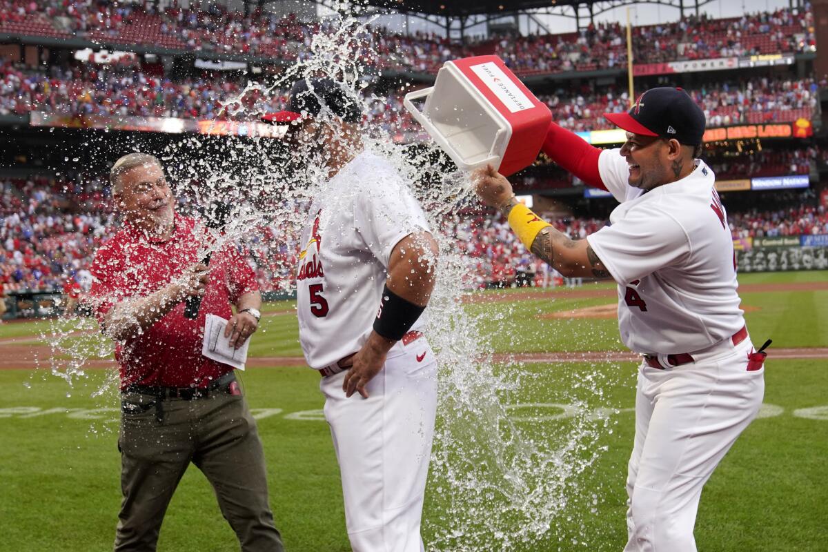 Cubs give parting gift to Pujols and Molina