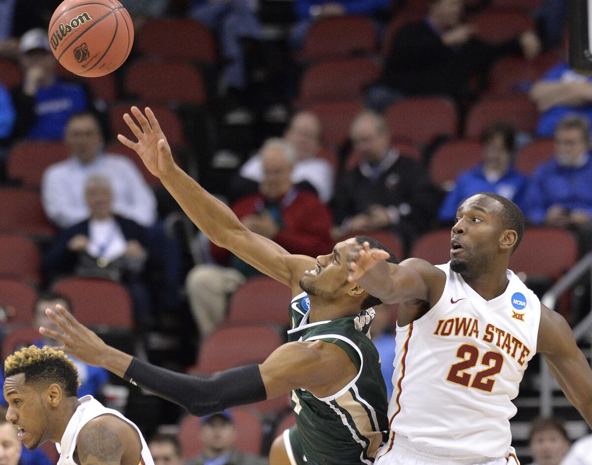 UAB's Robert Brown' left, and Iowa State's Dustin Hogue battle for a loose ball in the first half Thursday. The Blazers would upset the third-seeded Cyclones, 60-59.