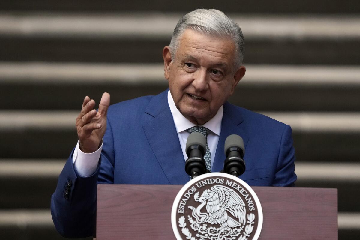 ARCHIVO - El presidente mexicano Andrés Manuel López Obrador habla en el Palacio Nacional