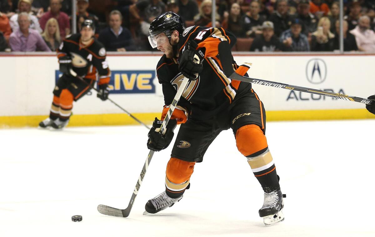 Stefan Noesen makes his debut for the Ducks on Friday night against the Avalanche.